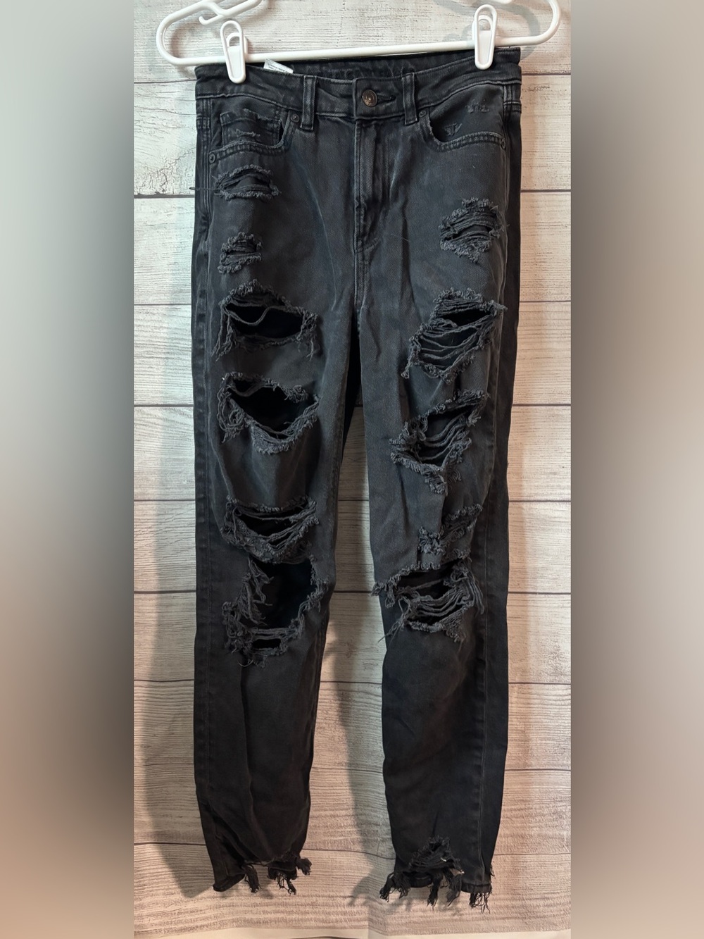 American Eagle Women’s high waisted Strigid ripped Mom Jeans, Size 2